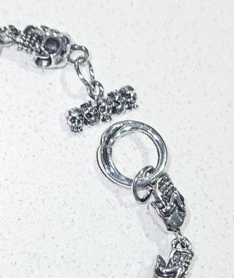 21cm stainless steel skull bracelet.